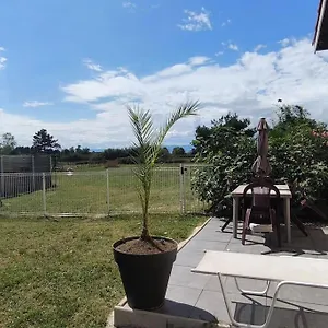 https://studio-paisible-saint-cyprien-loire.hotels-rhonealpes.com